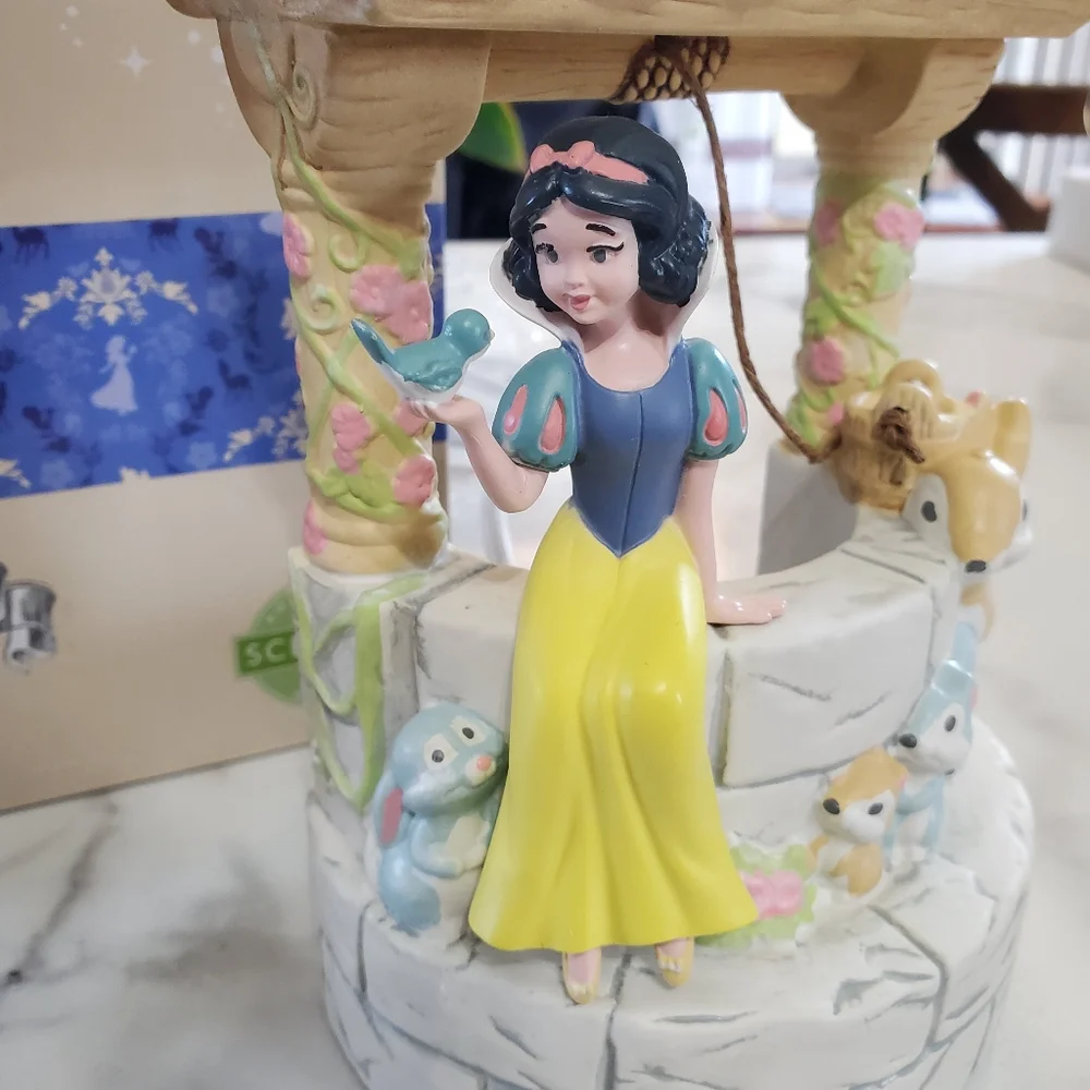 Disney’s Snow White Scentsy Warmer